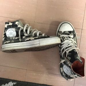 CAMO CONVERSE!!